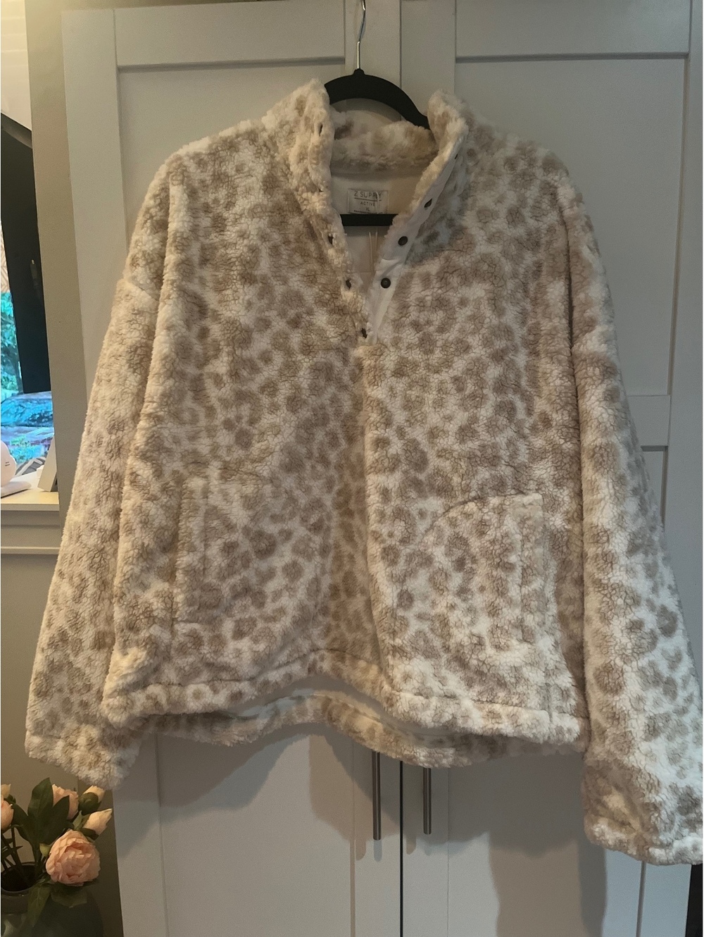 Z Supply Active Women's Plush Fleece Pullover in Beige Leopard Print, Size Large